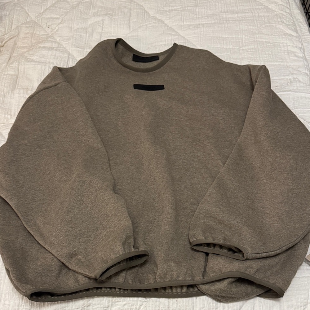 Men’s Essentials Sweatshirt, Medium